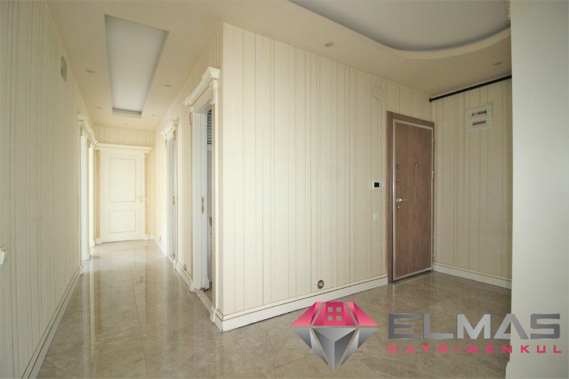 Elmas'tan Merkez Mah.'De Havuzlu Site İçi 4+1