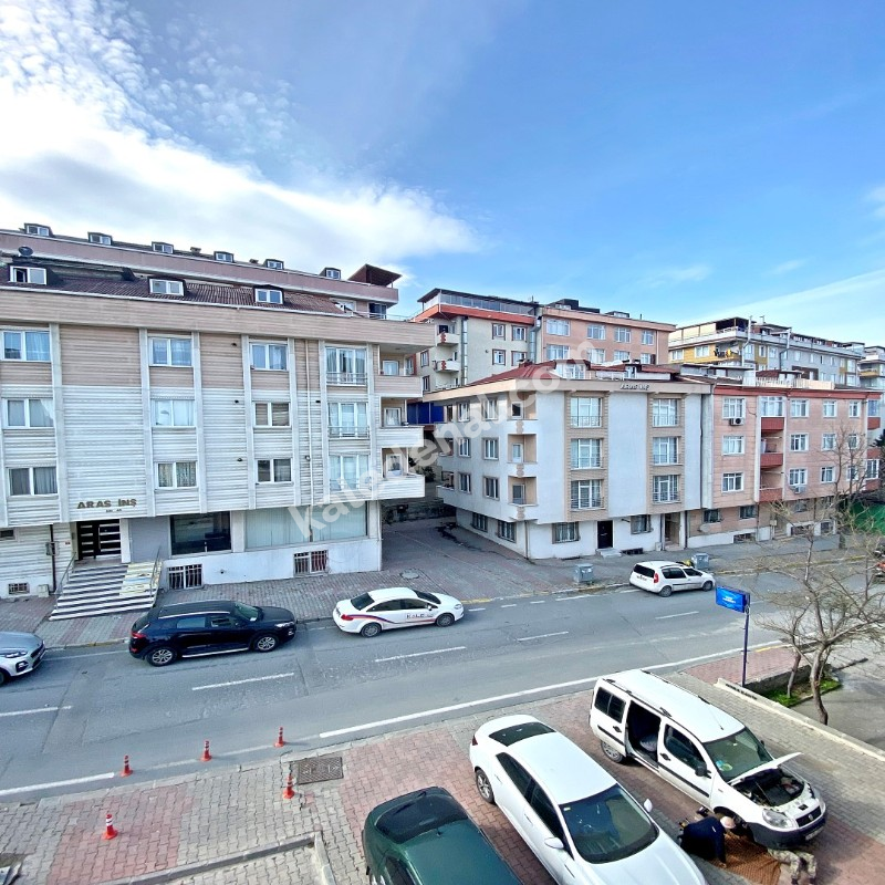 YAKUPLU MAHALLESİ METROBÜSE YAKIN CADDE ÜZERİ 2+1 LÜX DAİRE