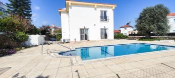 Kıbrıs, Girne, Bellapais Bölgesinde Özel Havuzlu, Geniş Kullanım Alanlı Kiralık 3+1 Villa