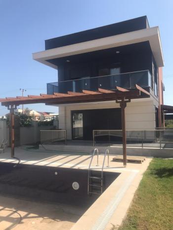 Villa zum Verkauf in der Nachbarschaft von Antalya Guzeloba