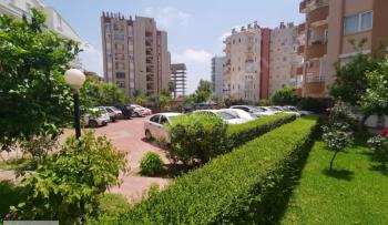 Güzeloba Mahallesi 1+1 Site İçerisinde Merkezde Satılık Daire