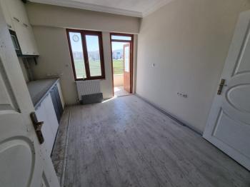 Güvenay - Çorum Buharaevler 5.Cadde Arkası Satılık 3+1 Daire