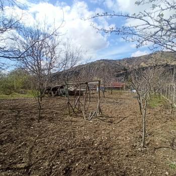 GÜVENAY - ÇORUM İÇERİDERE BAĞLARINDA 1,995 M² EVİ BULUNAN SATILIK BAĞ