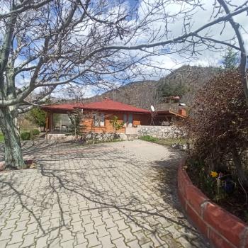 GÜVENAY - ÇORUM İÇERİDERE BAĞLARINDA 1,995 M² EVİ BULUNAN SATILIK BAĞ