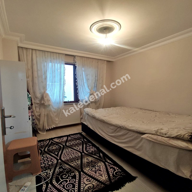 BEYLİKDÜZÜ KALEDEN METROBÜSE YÜRÜME MESAFESİNDE BAHÇE KULLANIMLI 5+2 TERS DUBLEKS FIRSAT DAİRE