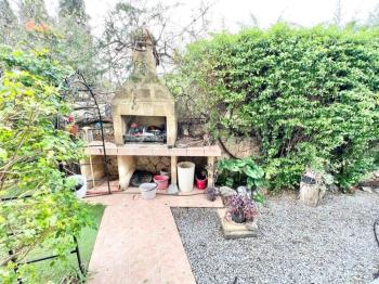 Girne Çatalköy Bölgesinde  Deniz ve Dağ manzaralı satılık 4+1 Havuzlu Villa.