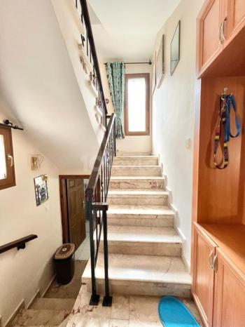 Girne Çatalköy Bölgesinde  Deniz ve Dağ manzaralı satılık 4+1 Havuzlu Villa.