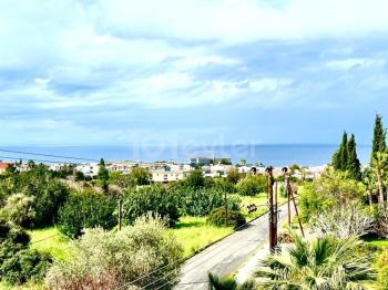 Girne Çatalköy Bölgesinde  Deniz ve Dağ manzaralı satılık 4+1 Havuzlu Villa.