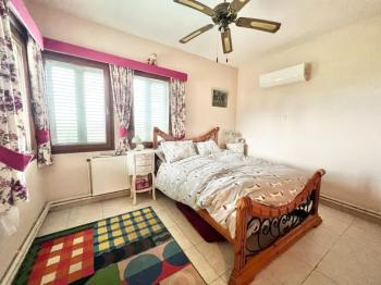 Girne Çatalköy Bölgesinde  Deniz ve Dağ manzaralı satılık 4+1 Havuzlu Villa.