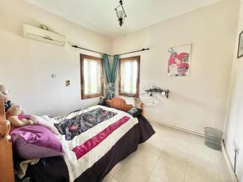 Girne Çatalköy Bölgesinde  Deniz ve Dağ manzaralı satılık 4+1 Havuzlu Villa.