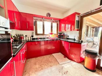 Girne Çatalköy Bölgesinde  Deniz ve Dağ manzaralı satılık 4+1 Havuzlu Villa.