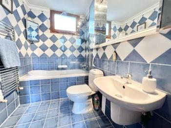 Girne Çatalköy Bölgesinde  Deniz ve Dağ manzaralı satılık 4+1 Havuzlu Villa.