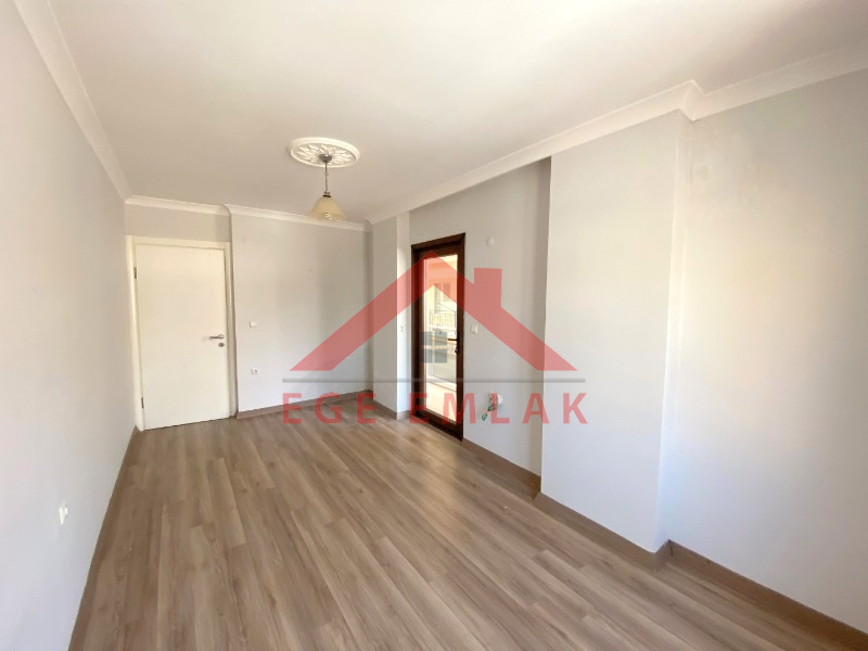 Denize Yürüme Mesafesinde Satılık 2+1 Daire