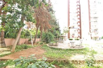 Elmas'tan Menderes'te Havuzlu Kapalı Garaj Site İçi 3+1