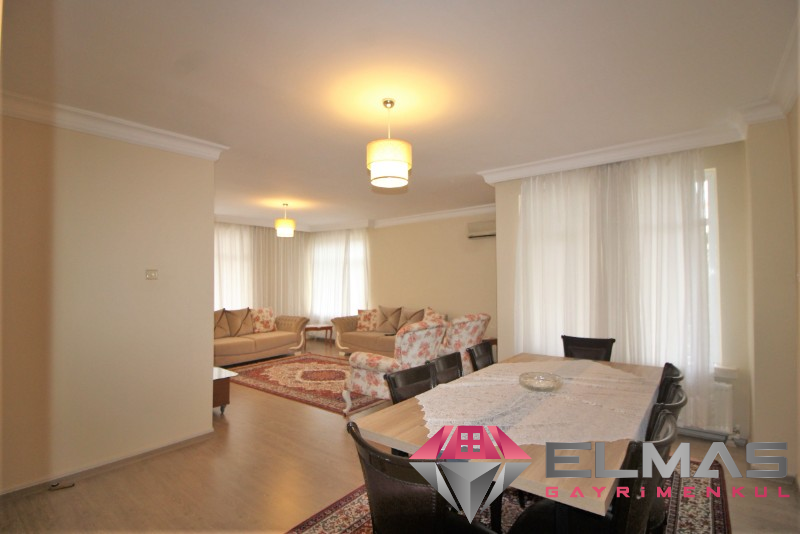 Elmas'tan Menderes'te Havuzlu Kapalı Garaj Site İçi 3+1