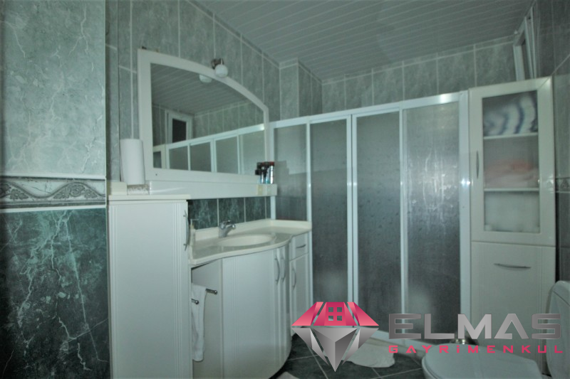 Elmas'tan Menderes'te Havuzlu Kapalı Garaj Site İçi 3+1