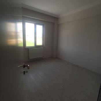 Güvenay - Çorum Yeni Osmancık Yolu Yanı Sıfır 3+1 Daire