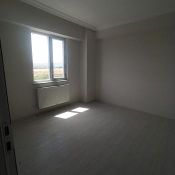 Güvenay - Çorum Yeni Osmancık Yolu Yanı Sıfır 3+1 Daire