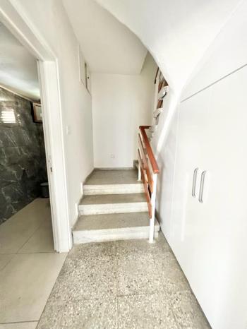 Kıbrıs Lefkoşa Metropol Market Bölgesinde Ticari 170 m2 3+1 Villa