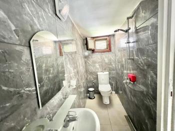Kıbrıs Lefkoşa Metropol Market Bölgesinde Ticari 170 m2 3+1 Villa