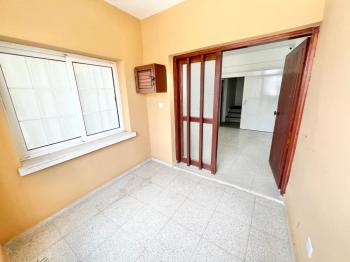 Kıbrıs Lefkoşa Metropol Market Bölgesinde Ticari 170 m2 3+1 Villa