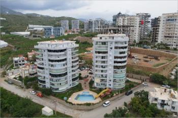 2+1 Furnished Flat in a Complex with Pool and Garden in Mahmutlar, Alanya.