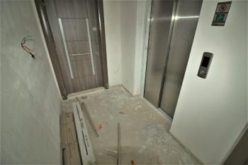 Elmas'tan Çeşmeli'de Gmk Ya Sıfır Asansörlü 3 Katlı Kiralık İş Yeri