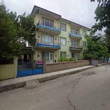 ACİL SATILIK Çorum Gülabibey Polis Lojmanları Karşısı 3 Katlı Bina