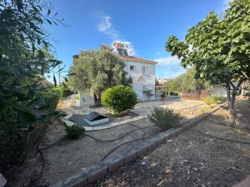 Girne Ozanköyde Dağ Deniz Manzaralı 5+1 Satılık Müstakil Villa