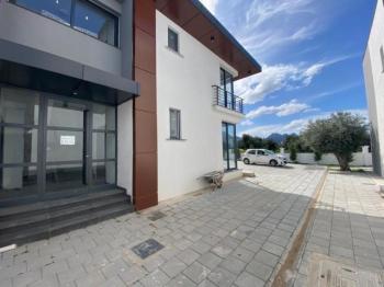 Kıbrıs Girne Ozanköy 'de Site İçerisinde 2+1 Çatı Teraslı Sıfır Daire