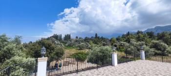 Girne Çatalköy'de Özel Havuzlu ve Peyzajlı Satılık 4+1 Villa
