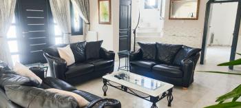 Girne Çatalköy'de Özel Havuzlu ve Peyzajlı Satılık 4+1 Villa