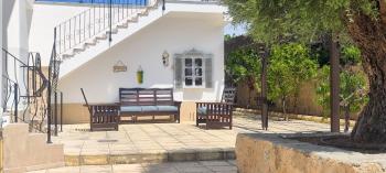 Girne Çatalköy'de Özel Havuzlu ve Peyzajlı Satılık 4+1 Villa