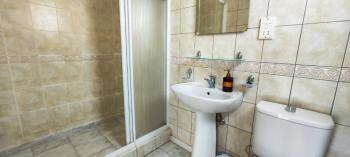 Girne Çatalköy'de Özel Havuzlu ve Peyzajlı Satılık 4+1 Villa