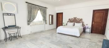 Girne Çatalköy'de Özel Havuzlu ve Peyzajlı Satılık 4+1 Villa