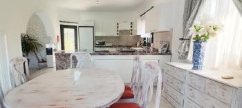 Girne Çatalköy'de Özel Havuzlu ve Peyzajlı Satılık 4+1 Villa