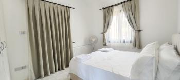 Girne Çatalköy'de Özel Havuzlu ve Peyzajlı Satılık 4+1 Villa