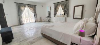 Girne Çatalköy'de Özel Havuzlu ve Peyzajlı Satılık 4+1 Villa