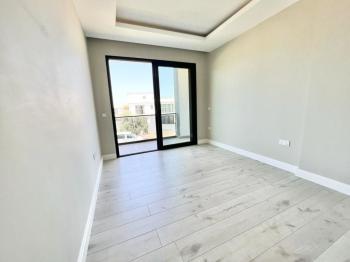 Girne Ozanköy'de Cratos Hotel'e Yürüyüş Mesafesinde 3+1 Villa