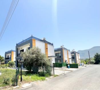 Girne Ozanköy'de Cratos Hotel'e Yürüyüş Mesafesinde 3+1 Villa