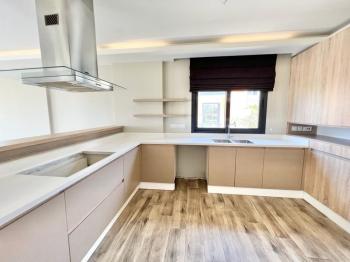 Girne Ozanköy'de Cratos Hotel'e Yürüyüş Mesafesinde 3+1 Villa