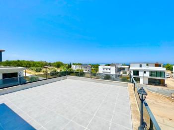 Girne Ozanköy'de Cratos Hotel'e Yürüyüş Mesafesinde 3+1 Villa