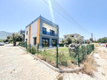 Girne Ozanköy'de Cratos Hotel'e Yürüyüş Mesafesinde 3+1 Villa