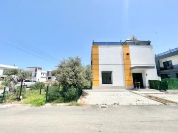 Girne Ozanköy'de Cratos Hotel'e Yürüyüş Mesafesinde 3+1 Villa