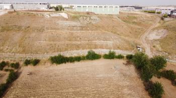 KAHTA ORGANİZE SANAYİ BÖLGESİ BİTİŞİĞİNDE SATILIK 2.325m² BAHÇE