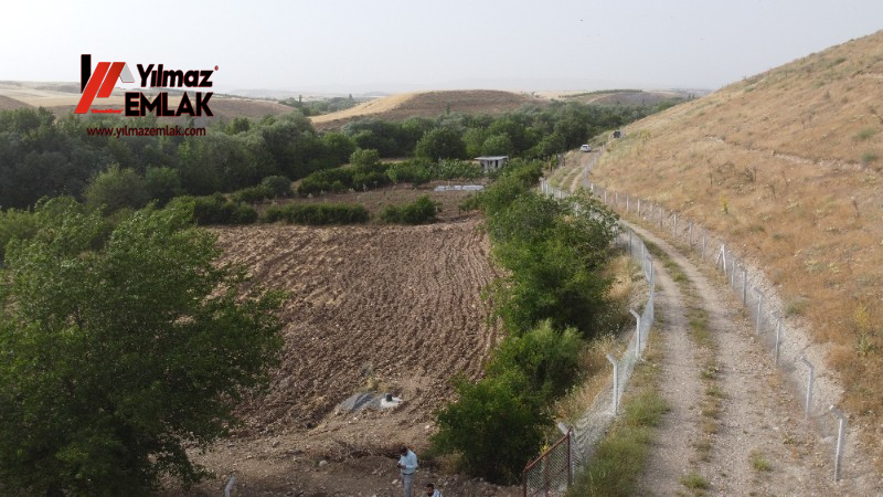 KAHTA ORGANİZE SANAYİ BÖLGESİ BİTİŞİĞİNDE SATILIK 2.325m² BAHÇE