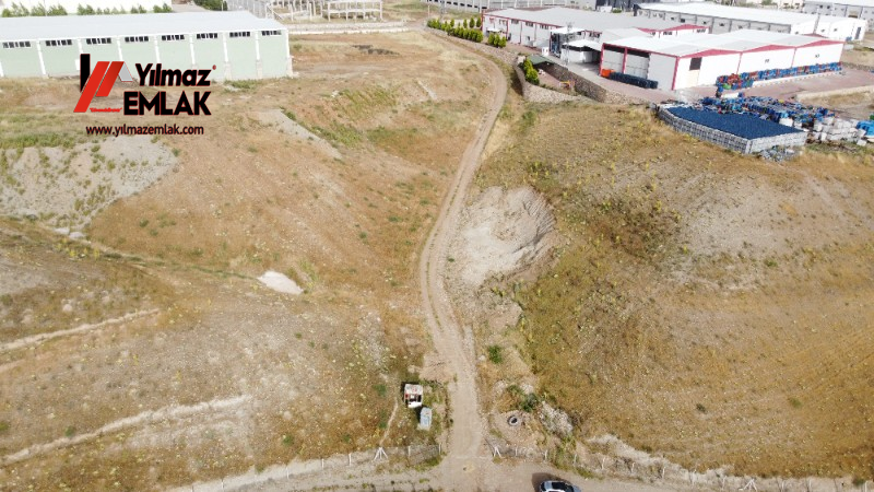 KAHTA ORGANİZE SANAYİ BÖLGESİ BİTİŞİĞİNDE SATILIK 2.325m² BAHÇE