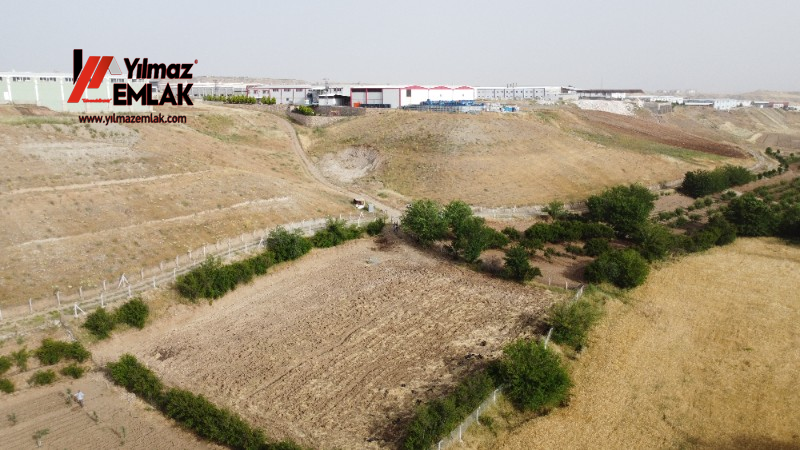 KAHTA ORGANİZE SANAYİ BÖLGESİ BİTİŞİĞİNDE SATILIK 2.325m² BAHÇE