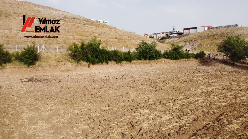 KAHTA ORGANİZE SANAYİ BÖLGESİ BİTİŞİĞİNDE SATILIK 2.325m² BAHÇE