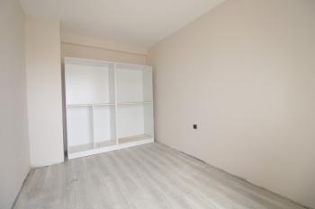 Elmas'tan Çiftlikköy’de Merkezi Konumda Site İçi 2+1